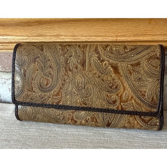 Relic Embossed Leather Wallet With Paisley Design & Snap Closure Tan - Picture 2 of 16